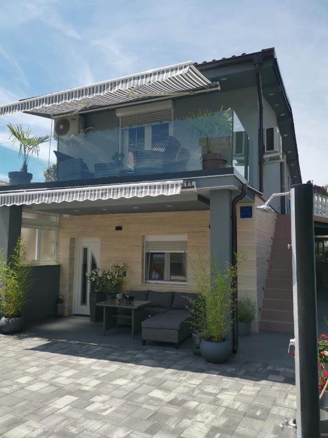 Apartmani Sarm Vir Kültér fotó