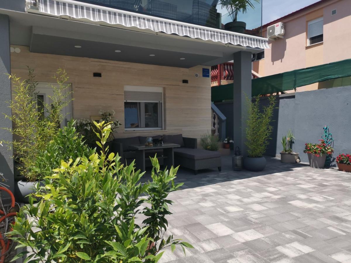 Apartmani Sarm Vir Kültér fotó