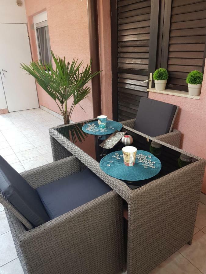 Apartmani Sarm Vir Kültér fotó